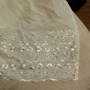 IVORY EYELET STANDARD BED SKIRT AND 2 CASES